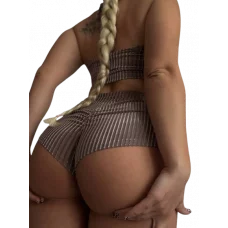 Vellura Twerk: Beige velour shorts with a comfortable fit and a push-up